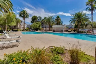 Photo #5: 2212800 Listing