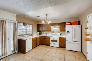 Photo #4: 2212863 Listing