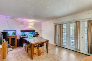 Photo #5: 2212863 Listing