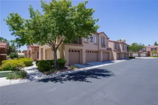 Photo #1: 2212896 Listing