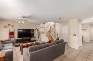 Photo #4: 2212896 Listing