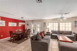 Photo #5: 2212896 Listing