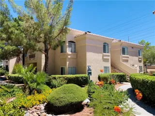 Photo #1: 2212922 Listing