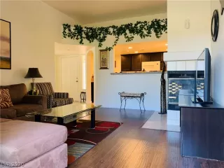 Photo #2: 2212922 Listing