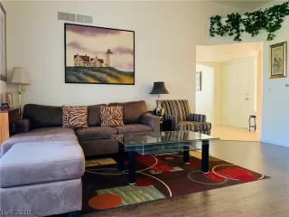 Photo #3: 2212922 Listing