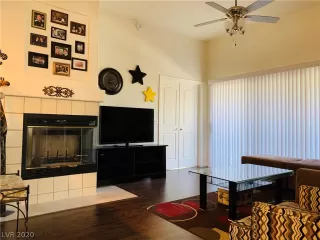 Photo #4: 2212922 Listing