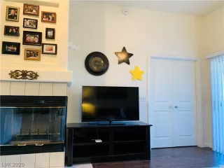 Photo #5: 2212922 Listing