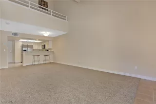 Photo #3: 2212972 Listing