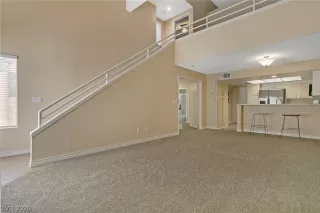 Photo #4: 2212972 Listing