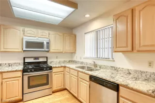 Photo #2: 2212996 Listing