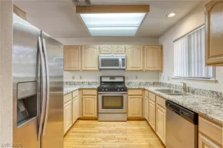 Photo #4: 2212996 Listing