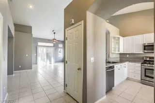 Photo #5: 2213085 Listing