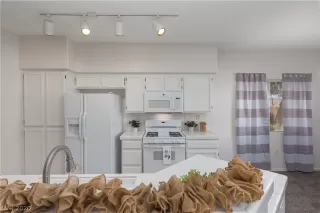 Photo #2: 2213107 Listing 