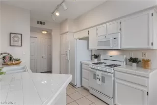 Photo #3: 2213107 Listing 