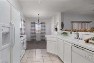 Photo #5: 2213107 Listing 