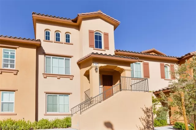 MLS: 2213173 Condo For Sale