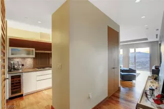 Photo #1: 2213281 Listing