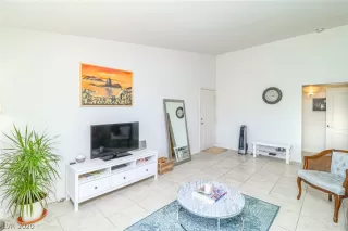 Photo #4: 2213313 Listing