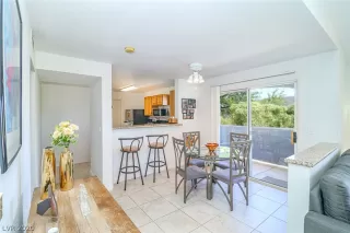 Photo #5: 2213313 Listing