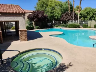 Photo #5: 2213369 Listing