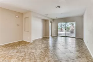 Photo #3: 2213405 Listing