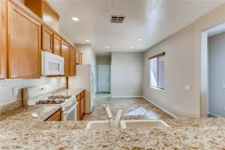 Photo #6: 2213405 Listing
