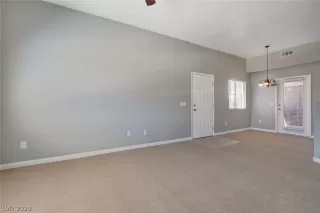 Photo #5: 2213422 Listing