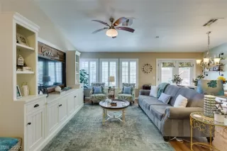 Photo #3: 2213430 Listing