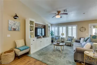 Photo #4: 2213430 Listing