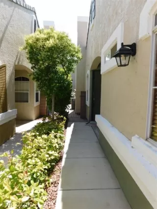 Photo #2: 2213678 Listing