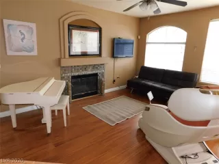 Photo #4: 2213678 Listing