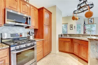 Photo #3: 2213712 Listing