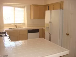 Photo #2: 2213721 Listing