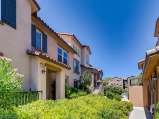 Photo #1: 2213736 Listing