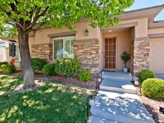 Photo #1: 2213760 Listing