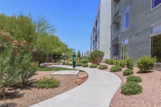 Photo #5: 2213795 Listing