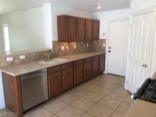 Photo #5: 2213815 Listing