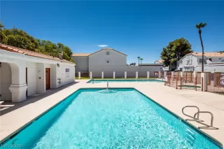 Photo #4: 2213825 Listing