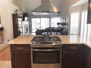 Photo #1: 2213939 Listing 