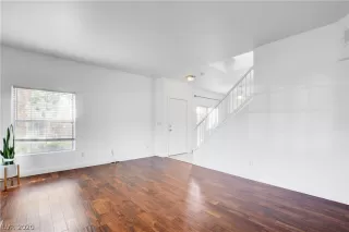 Photo #5: 2213941 Listing 