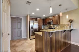 Photo #2: 2214010 Listing