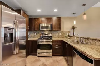 Photo #3: 2214010 Listing
