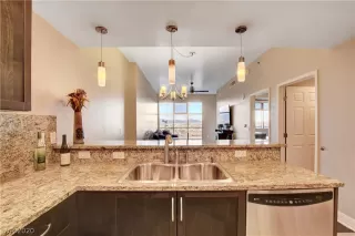Photo #4: 2214010 Listing