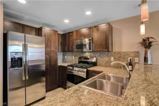Photo #5: 2214010 Listing