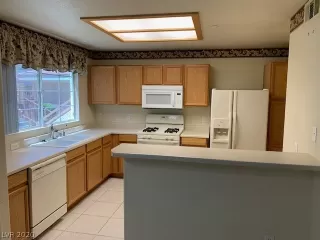 Photo #3: 2214041 Listing 