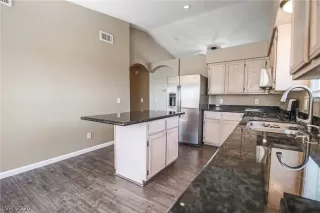 Photo #5: 2214090 Listing 