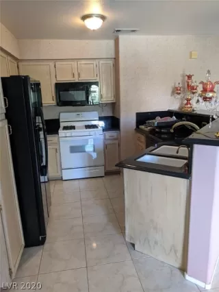 Photo #1: 2214156 Listing