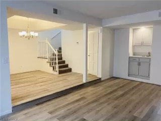 Photo #4: 2214208 Listing