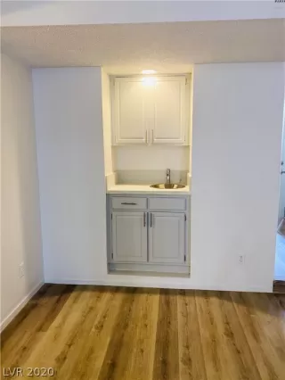 Photo #5: 2214208 Listing