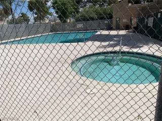 Photo #5: 2214251 Listing